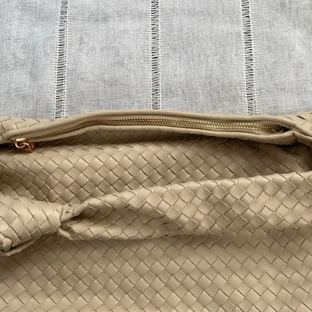 Merlie Blanco Ivory woven shoulder bag. - Picture 6 of 12